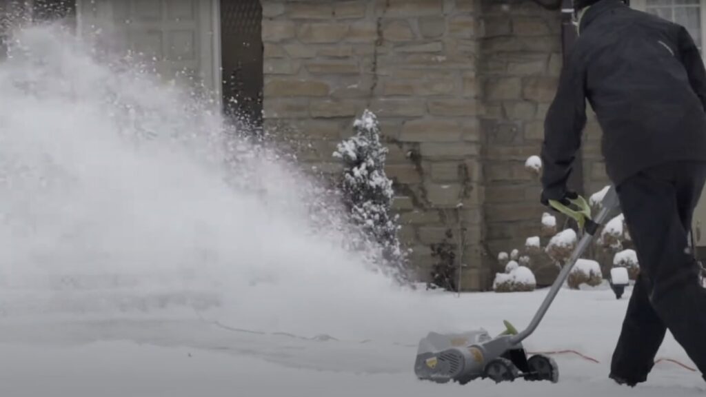 Amazon's best-selling electric snow shovel is on sale for a limited time