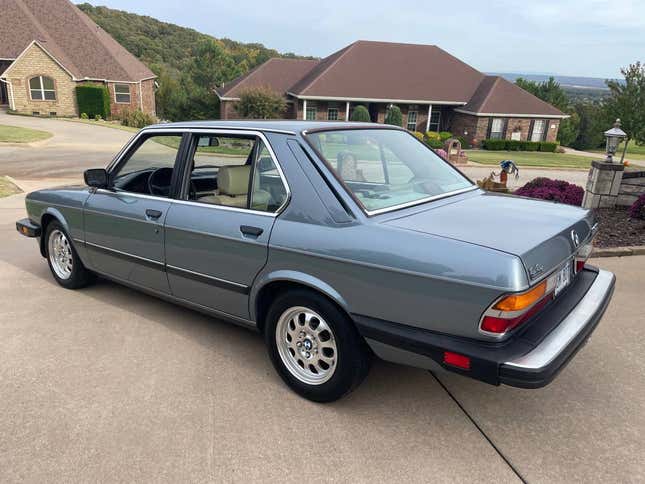 Image for article titled At $23,900, Is This 1988 BMW 535i A Flawless Deal?