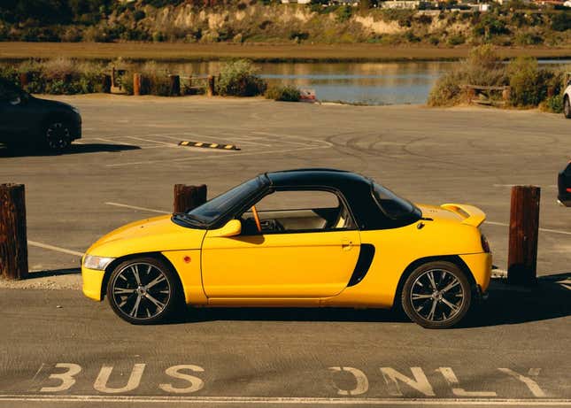 Image for article titled At $10,500, Is This 1991 Honda Beat An Unbeatable Deal?