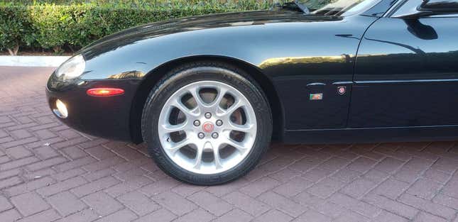 Image for article titled At $18,950, Is This 2002 Jaguar XKR The Cat’s Pajamas?