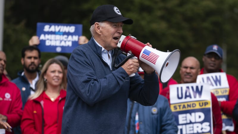 UAW endorses Biden, calls Trump a 'scab'