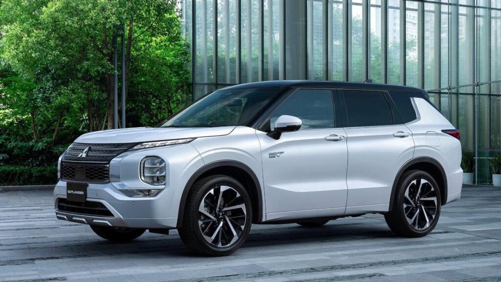 Mitsubishi Pajero May Return For 2027 As A Luxury Plug-In Hybrid: Wild Rumor