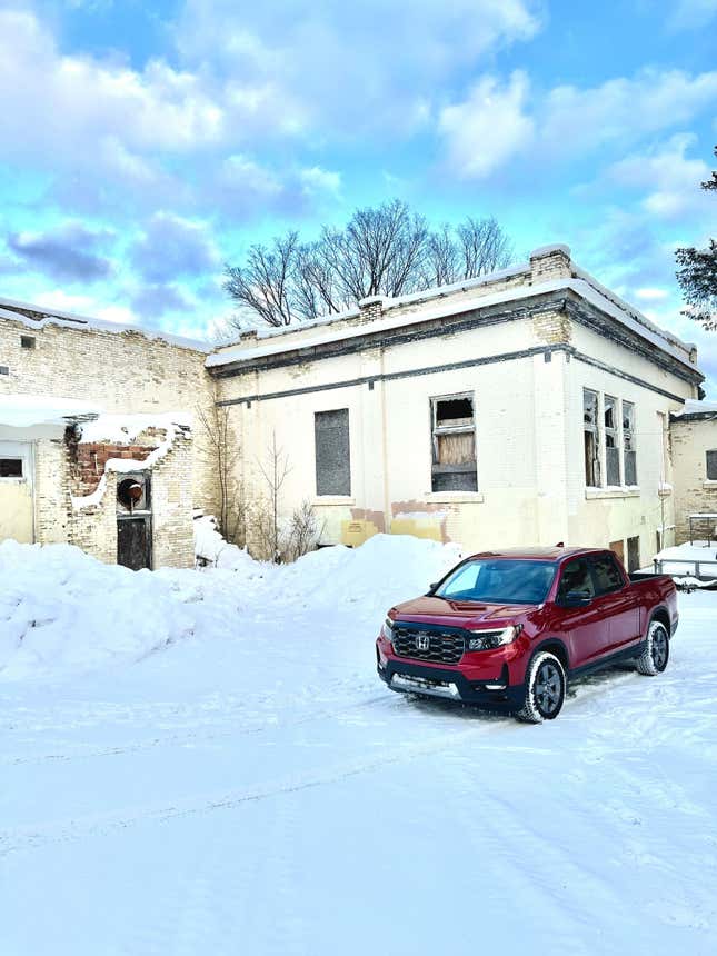 Image for article titled The 2024 Honda Ridgeline Trailsport Can Go Up A Hill -- Even In The Snow