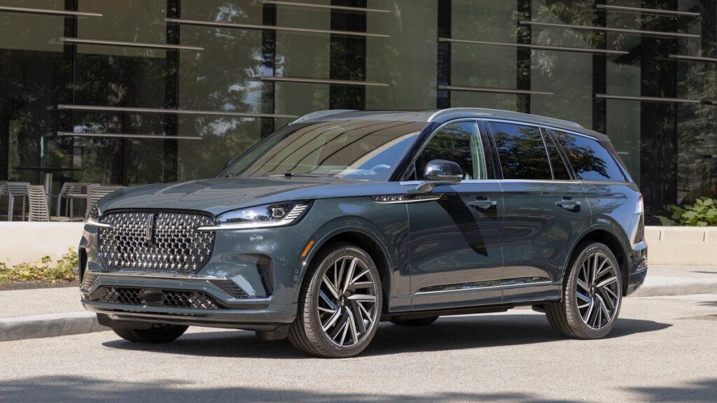 2025 Lincoln Aviator Updated With Hands-Free BlueCruise, Overhauled Infotainment