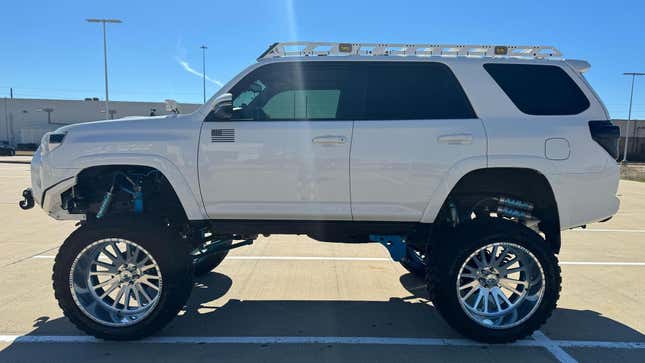 Image for article titled Pulverize Children Without Even Pretending You Go Off-Road In This Lifted Toyota 4Runner