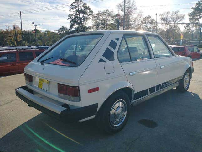 Image for article titled At $3,800, Could This 1988 Dodge Get You On The Omni-Bus?