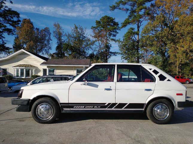 Image for article titled At $3,800, Could This 1988 Dodge Get You On The Omni-Bus?