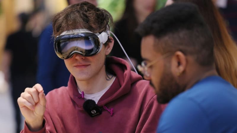 People apparently have to be told not to wear the Apple Vision Pro while driving