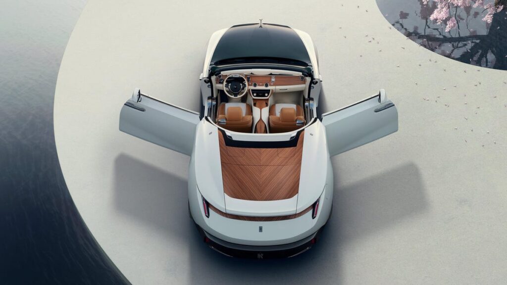 Rolls-Royce Arcadia Droptail's Gorgeous Wood Trim Took 8,000 Hours To Create