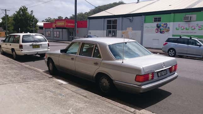 Mercedes-Benz 560SEL