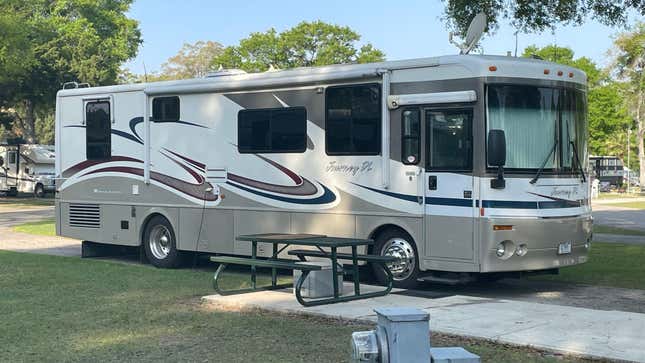 A 2003 Winnebago Journey Class A diesel motor home mounted on a Freightliner Custom Chassis (FCCC) chassis