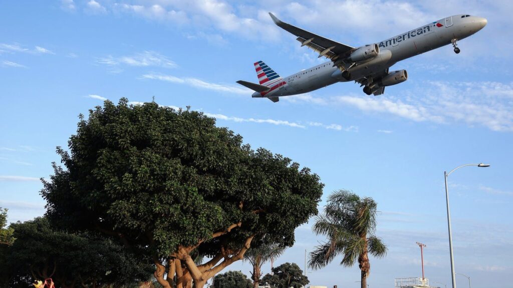 American Airlines Boeing 777 Potentially Blows Tire During Takeoff, Lands Safely At LAX