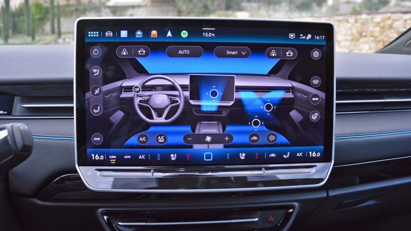 European regulators plan to incite carmakers to bring back buttons