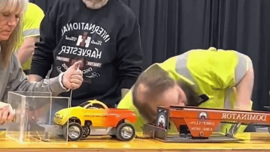 Remote Controlled Mini Tractor Pulls Are A Real Sport, And My Latest Obsession