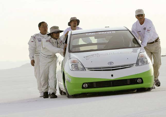 XW20 Toyota Prius Bonneville racer pushed to grid