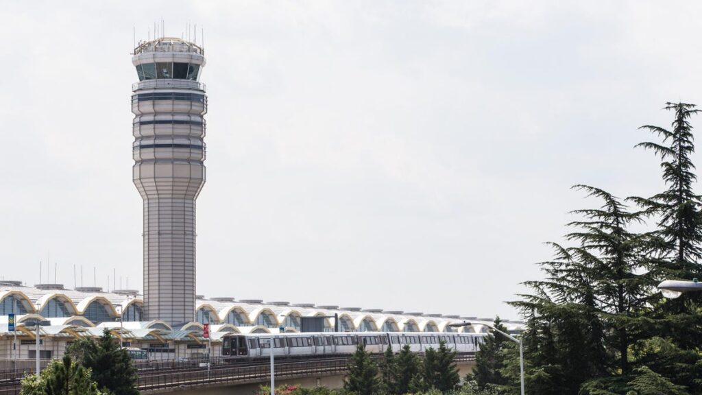 'Southwest, Stop!' Air Planes Avoid Runway Collision By Less Than 400 Feet in Washington D.C.