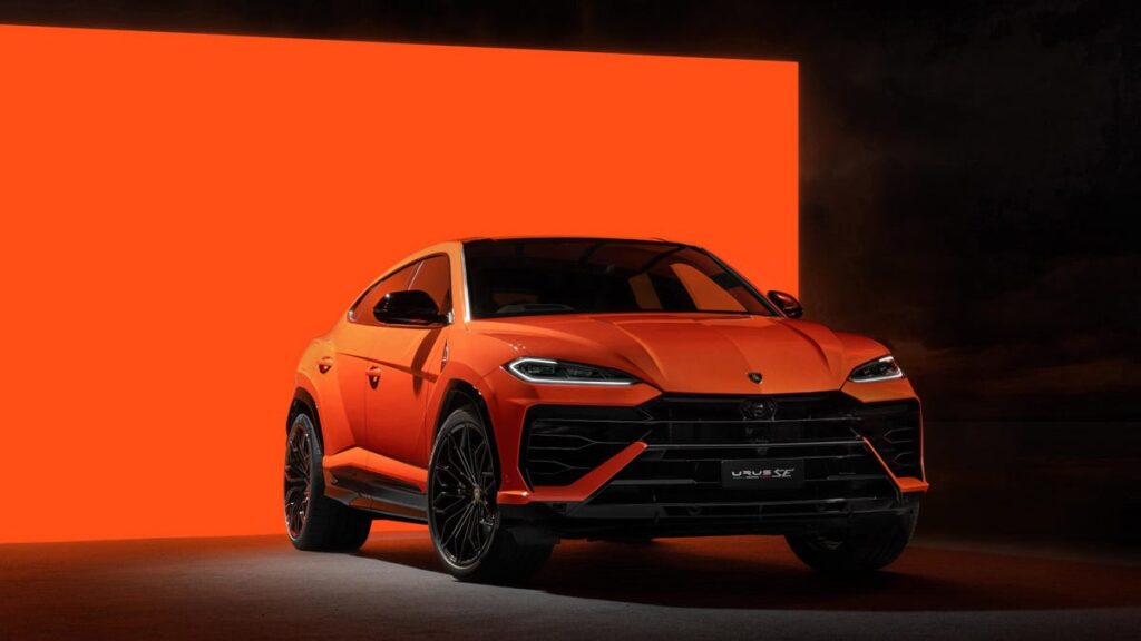 Lamborghini’s New Plug-In Urus Is Its Most Powerful SUV Yet