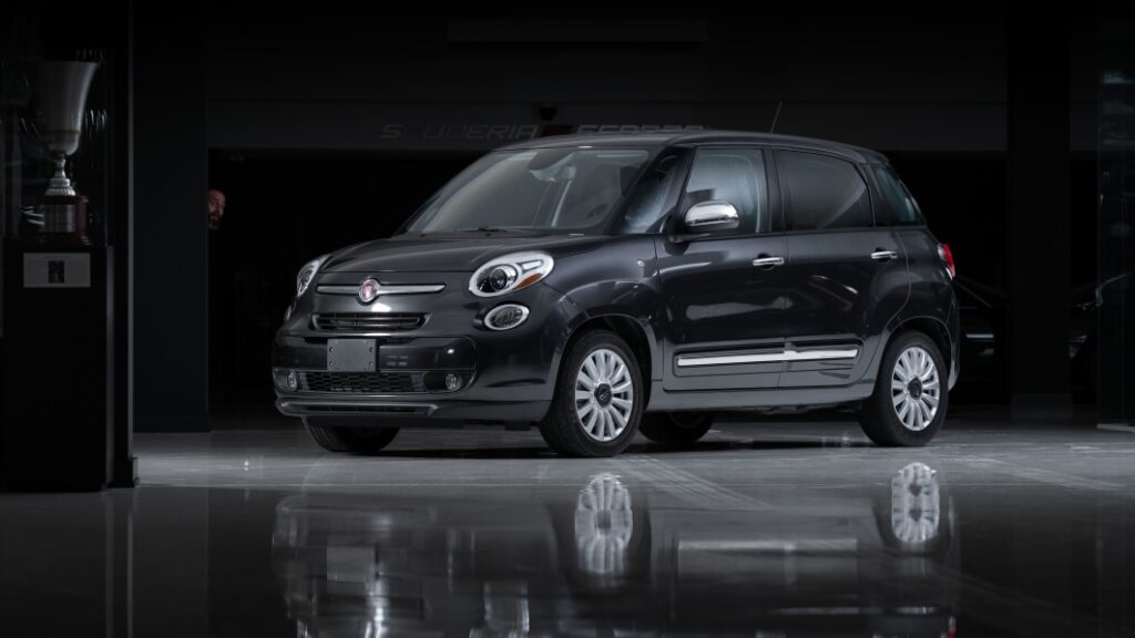 2015 Fiat 500L used by Pope Francis could sell for $100,000