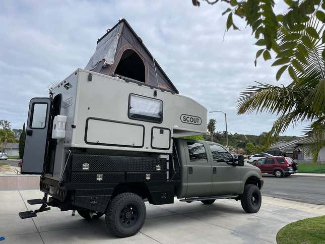 Image for article titled At $70,000, Can You Get Over This 2000 Ford F250 Overlander Combo?