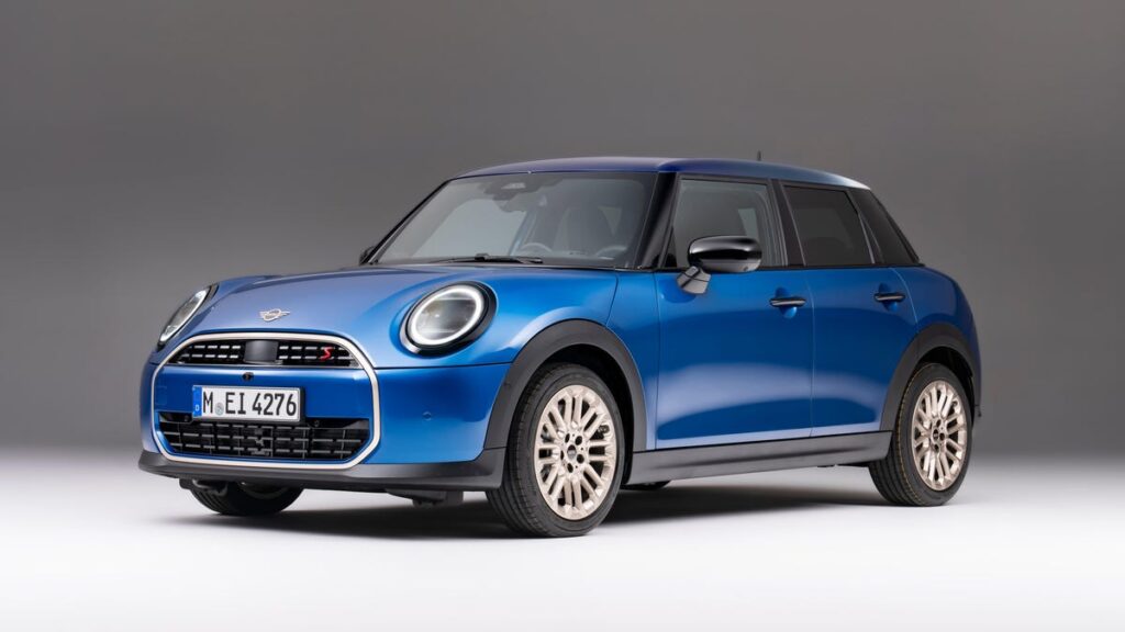 The 2025 Mini Cooper 5 Door Looks Like A Tidy, Techy Hoot