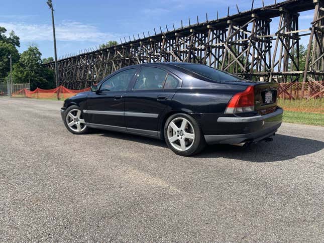 Image for article titled At $6,000, Is This 2004 Volvo S60R A Swede Deal?