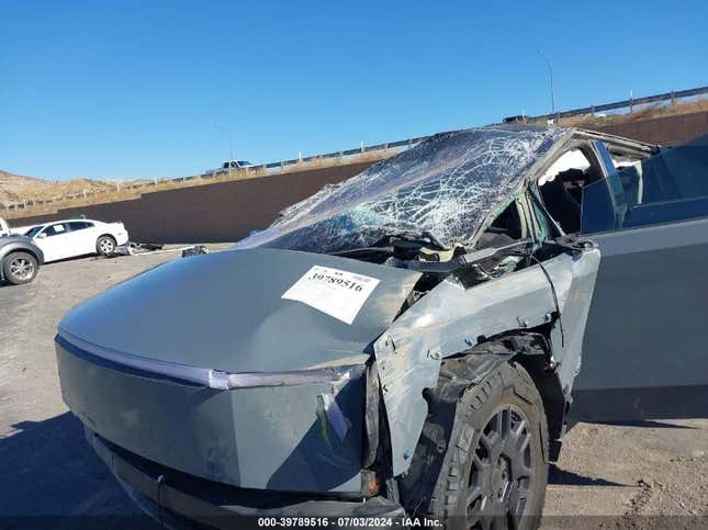 Image for article titled Now Is Your Chance To Buy An Absolutely Destroyed Tesla Cybertruck