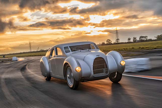 Front 3/4 view of the Auto Union Type 52 on track