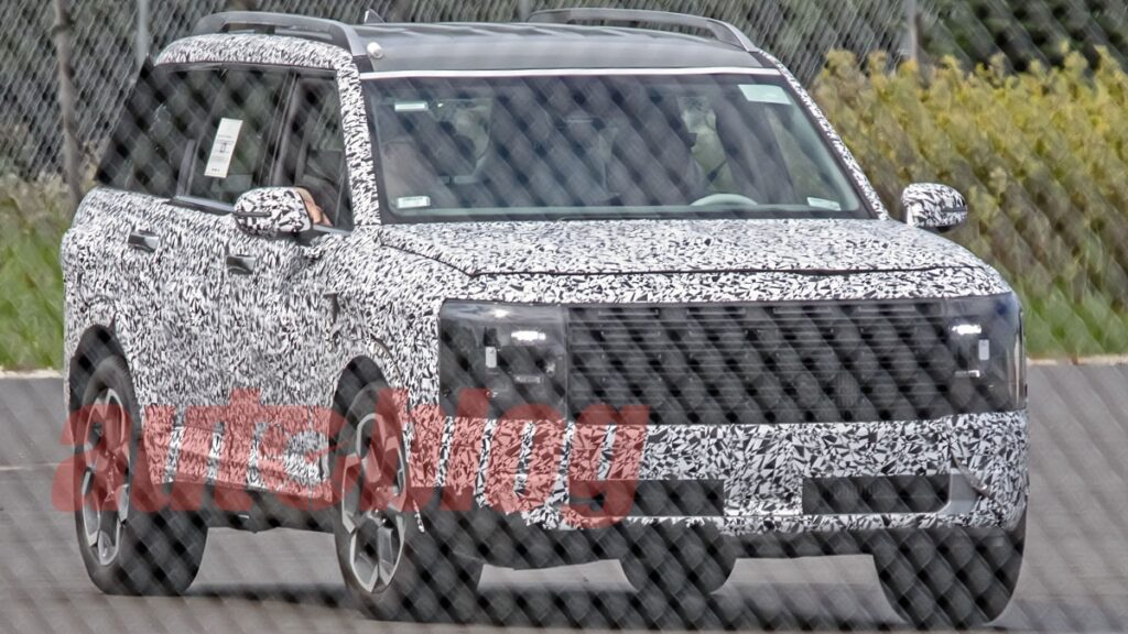 New Hyundai Palisade drops camo, photos show boxy shape for 2025+