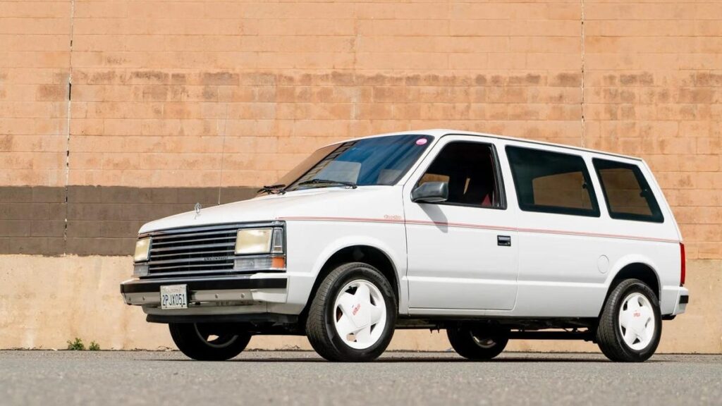 Please Autocross This Souped-Up, Turbocharged, Manual-Swapped 1989 Plymouth Voyager