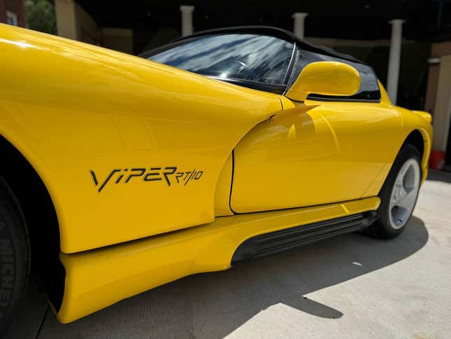 Image for article titled At $42,000, Could This 1994 Dodge Viper RT/10 Get You To Bite?