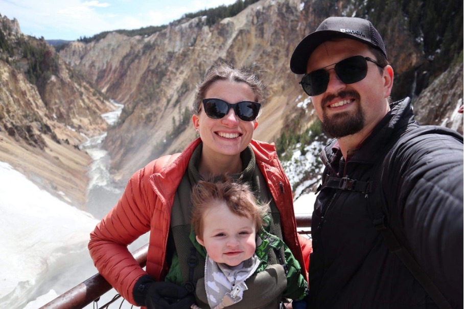 Parents and baby at Yellowstone © Rachael Bilby @JrnyMarketing