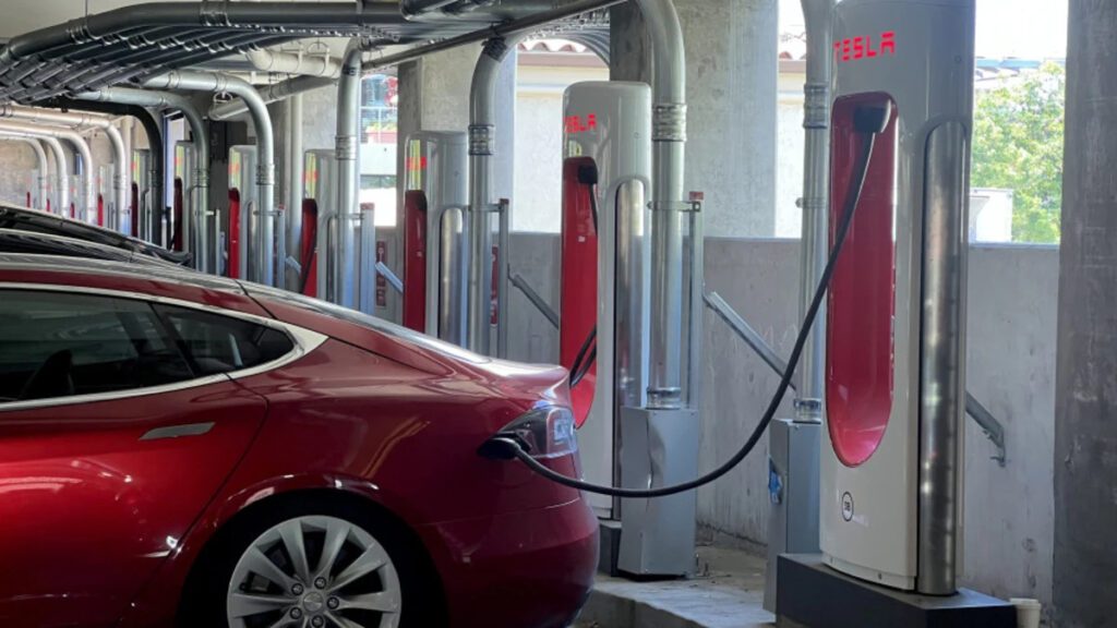 Tesla warns against wet towel charging trick two months too late