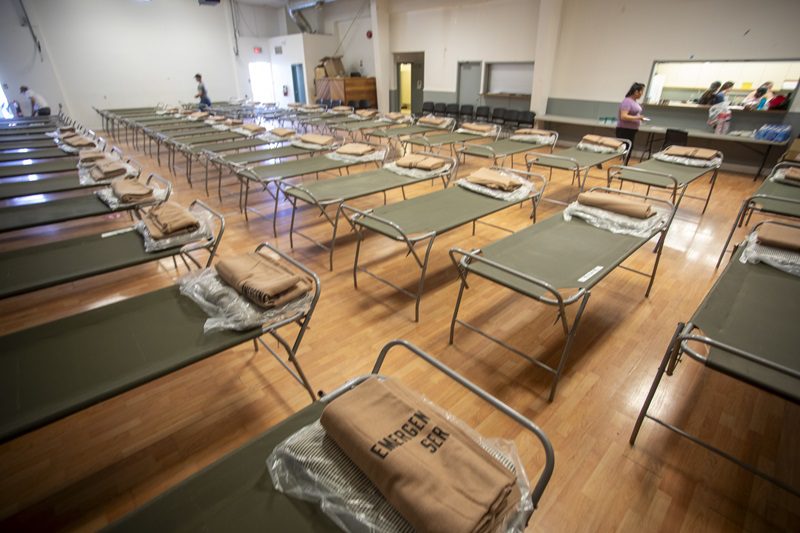 Volunteers preparing for evacuees from Fort Good Hope, N.W.T.