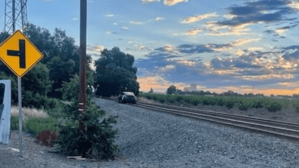 Tesla Autopilot Mistakes Train Tracks For Road, Driver Doesn’t Immediately Notice