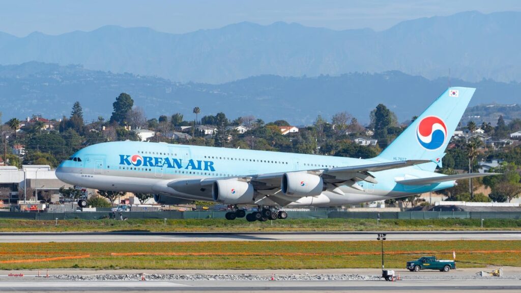 Airline Replaces Boiling Hot Noodles With Famously Temperature Safe 'Hot Pockets' Due To Bad Turbulence