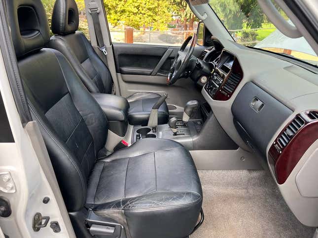 Image for article titled At $12,950, Is This 2002 Mitsubishi Montero A Mountain Of A Deal?