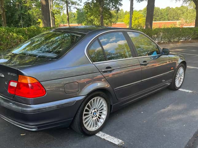 Image for article titled At $9,995, Is This 2001 BMW 330i A Reputable Deal?