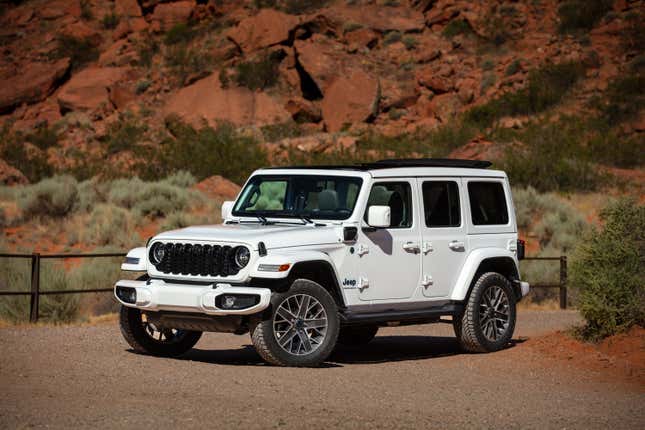 Image for article titled 2025 Jeep Wrangler’s V6 Is Now Manual Only, Power Door Locks And Windows Are Standard