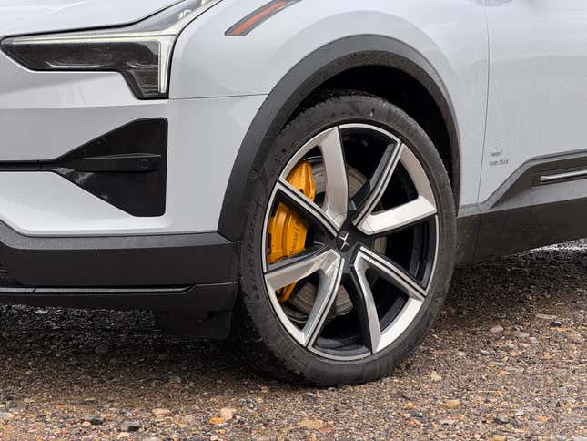 Front wheel of a grey Polestar 3