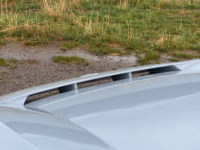 Front aero wing of a grey Polestar 3