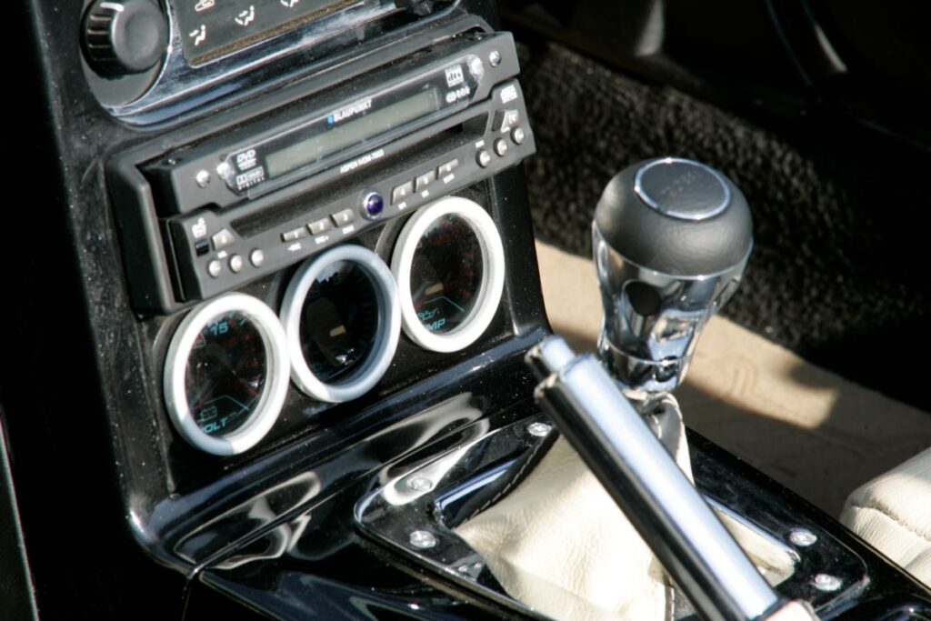 Old audio system in an MX-5