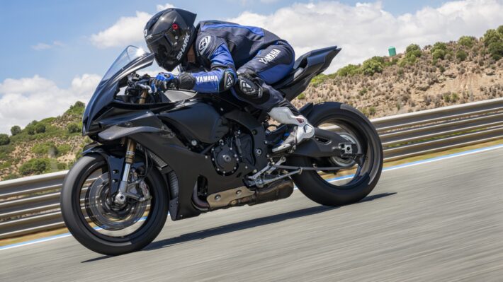 2025 Yamaha R1