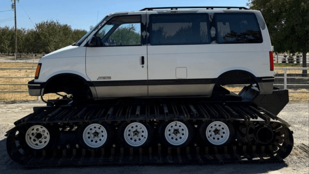 Buying This Astro Van Tank From Vladimir On Facebook Marketplace Is A Certified Good Idea