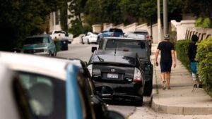 Neighbor Tired Of Disrespect Gets Airbnb Guests' Car Towed After Being Blocked In Their Own Driveway