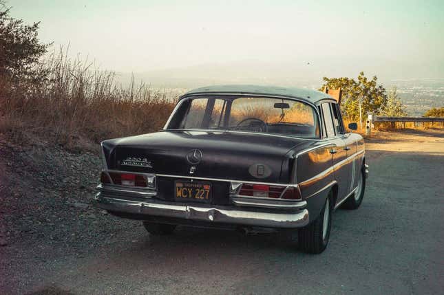 Image for article titled At $10,000, Could This 1965 Mercedes 220S ‘Rat Rod’ Make You A Fintail Fan?