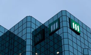 Manulife celebrates silver anniversary of historic IPO