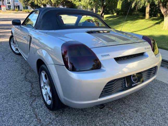 Image for article titled At $11,495, Will You Be Caught In The Web Of This 2000 Toyota MR2 Spyder?