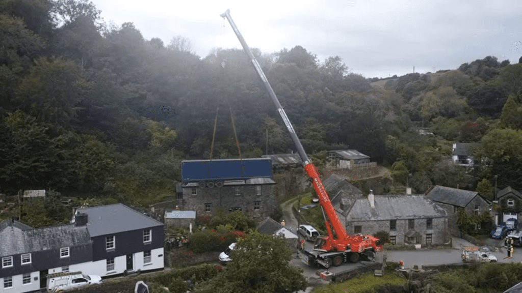 Driver Wedges Truck On Narrow Road For 3 Days Before Finally Being Rescued By Crane