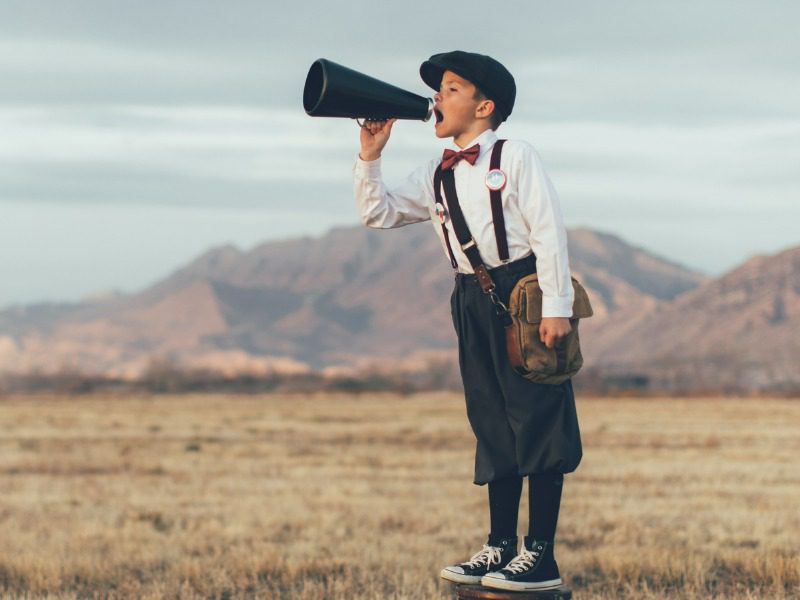 News boy yelling out the headlines