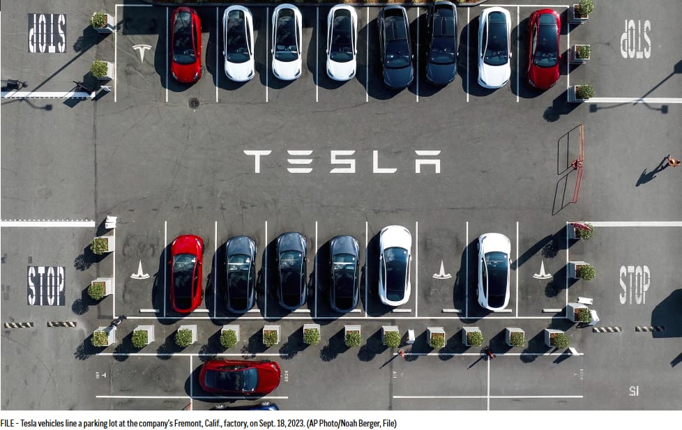 US agency says Tesla’s public statements imply that its vehicles can drive themselves. They can’t.